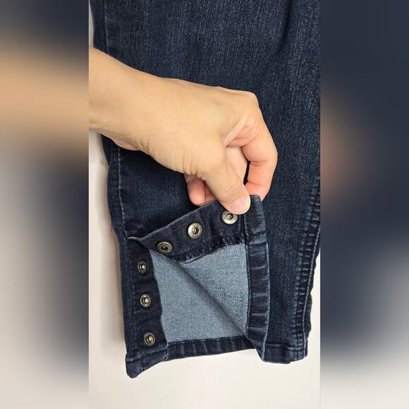 Dana Buchman Womens Capri Jeans Size 6 Dark Wash 3 Snaps at Cuff - Picture 8 of 9